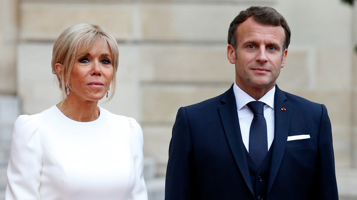 Ο Emmanuel Macron απαντά σχετικά με το viral χαστούκι της Brigitte