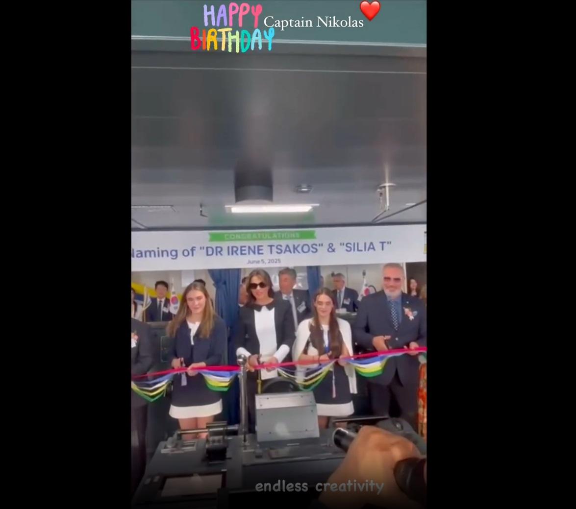 Η Σίλια Κριθαριώτη με τον Νίκο Τσάκο και τις δίδυμες κόρες τους στη Νότια Κορέα 4