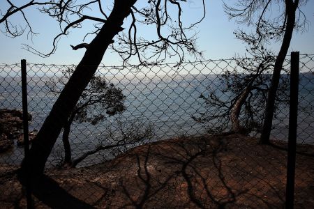 Μάτι: Συμπληρωματική δίωξη για κακούργημα ζητά ο ανακριτής για τη φονική πυρκαγιά