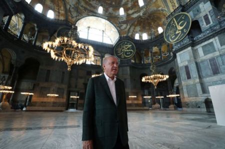 Προκλητικός Ερντογάν: Η Αγία Σοφία είναι το στέμμα του 2020