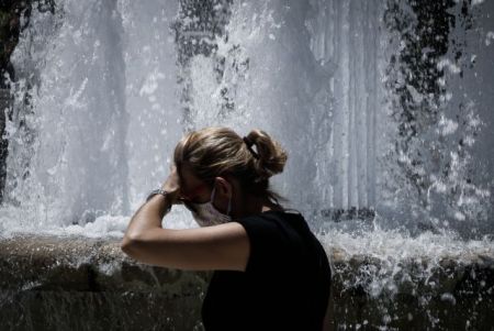 Καιρός: Μια ανάσα από τα πρώτα 40άρια – Πού θα κάνει περισσότερη ζέστη