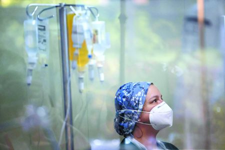 Ανοδικές τάσεις η γρίπη – Μειωμένα αλλά υψηλά τα περιστατικά covid