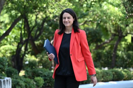 Κατώτατος Μισθός: Η Νίκη Κεραμέως απαντά σε ερωτήματα – Δείτε το βίντεο