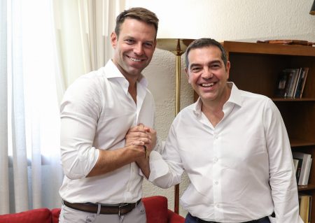 Ο ΣΥΡΙΖΑ λείπει για ταξίδι για δουλειές – Η επιστολική ψήφος και οι επαφές στην Ευρώπη