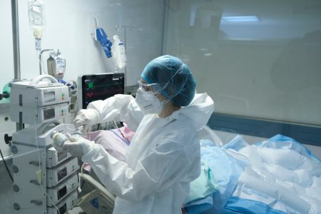 Πώς η COVID-19 «έκοψε» περισσότερη ζωή από τους Ελληνες