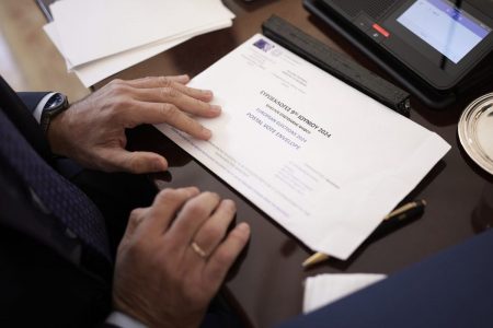 Επιστολική ψήφος: Λήγει η προθεσμία αποστολής του ψηφοδελτίου για τις ευρωεκλογές