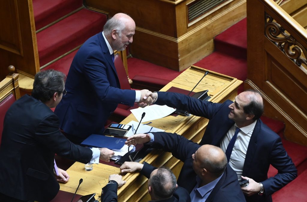 Δικαστικός χάρτης: Ψηφίστηκε με 158 «ναι» και 141 «όχι»