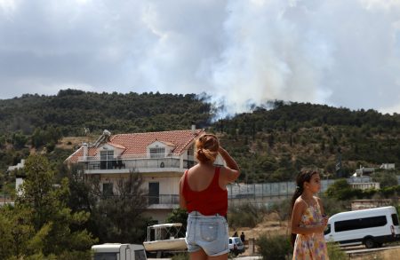 Φωτιά τώρα στα Γλυκά Νερά – Κοντά σε οικισμό