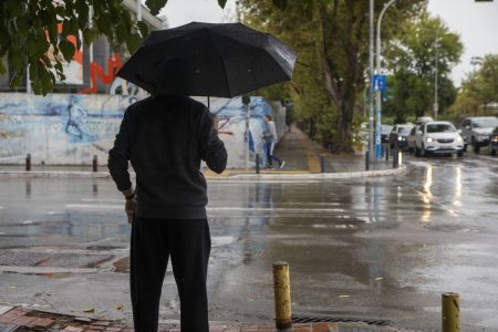 Καιρός: Χαμηλές θερμοκρασίες και βροχές προβλέπονται για την Κυριακή