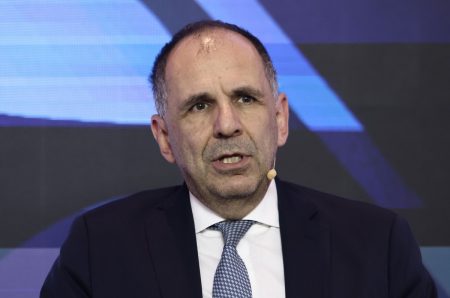 Γεραπετρίτης στο συνέδριο του Βήματος: «Ο διάλογος είναι το μέσο της λύσης»