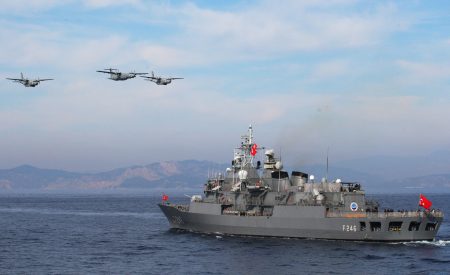Ένας Τούρκος ναύαρχος κάνει το δικό του… bairam στο Αιγαίο