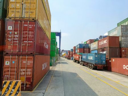 Ελληνικές εξαγωγές: Κίνδυνος για διπλό χτύπημα – Τι τρομάζει περισσότερο και από τους δασμούς