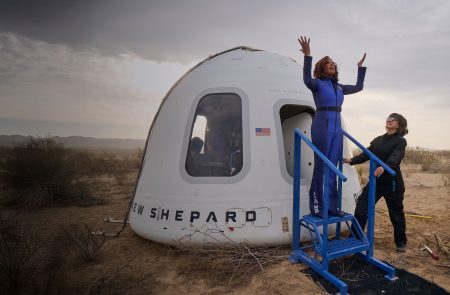 Η «γκάφα» με την πόρτα του Blue Origin που προκάλεσε θεωρίες συνωμοσίας