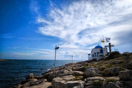 Καιρός: Ζέστη και μικρή αλλαγή με βροχές σήμερα