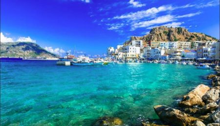 Το «μυστικό» νησί της Ελλάδας που αποθεώνουν Γερμανία, Μ. Βρετανία, Πολωνία