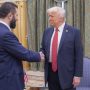 Εγκώμια Τραμπ για αλ-Σάρα: «Νέος, ελκυστικός, σκληρός τύπος»