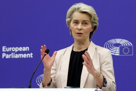 Pfizergate: Η Κομισιόν παραβίασε τους κανόνες διαφάνειας με τα SMS της Ούρσουλα Φον ντερ Λάιεν