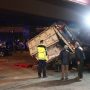Φορτηγό έπεσε από την γέφυρα της Πέτρου Ράλλη στη Θηβών