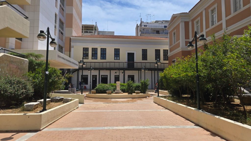 Μητσοτάκης συγχαίρει Σιάσο για τη Νομική: Τα πανεπιστήμια ανήκουν σε φοιτητές και καθηγητές, όχι σε μειοψηφίες