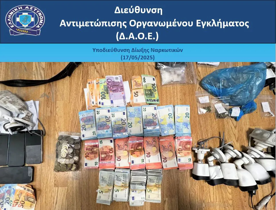 Ναρκωτικά, όπλα και καταγραφικά εικόνας «ξετρύπωσε» η επιχείρηση της Δίωξης στην Αγία Βαρβάρα
