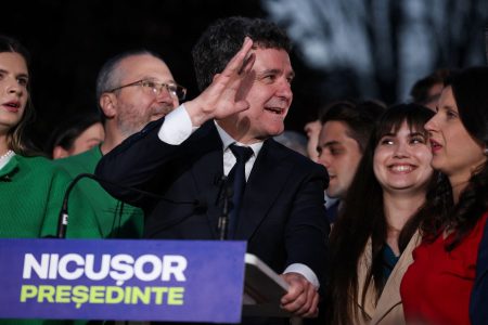 Ρουμανία: Ο κεντρώος Νταν νίκησε τον ακροδεξιό αντίπαλό του – Γιατί επικράτησε