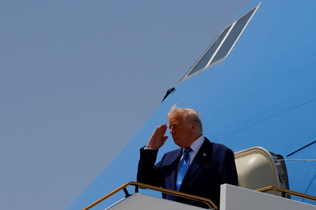 Τραμπ: Αποδέχτηκε το Boeing 747 που του έκανε δώρο το Κατάρ