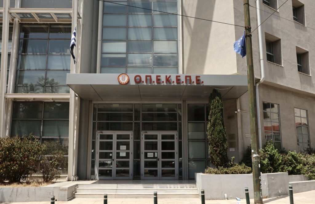 Ο Τσιάρας «καρατόμησε» τον πρόεδρο του ΟΠΕΚΕΠΕ