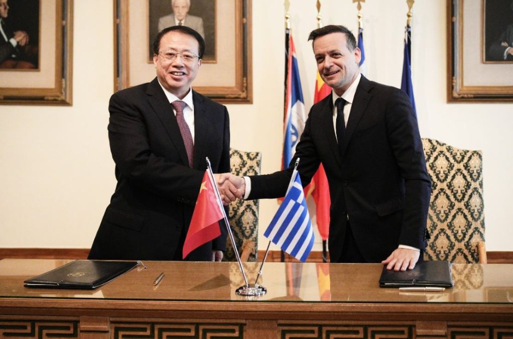 Στη Σαγκάη ο Χάρης Δούκας – Οι επαφές με επιχειρηματίες και οι στόχοι για την Αθήνα