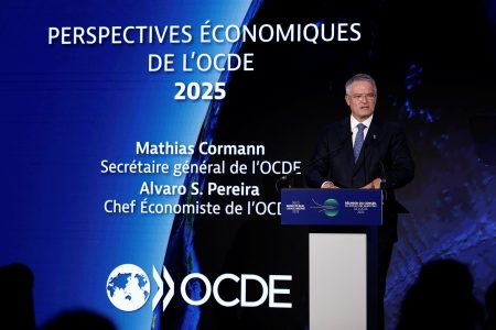 ΟΟΣΑ – Η έκθεση για την Ελλάδα:  Ανάπτυξη 2%, πληθωρισμός 2,5% για το 2025