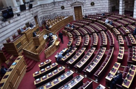 Σύγκρουση Μαρινάκη-Τζανακόπουλου στη Βουλή – «Είσαι ένας ΔΑΠιτάκος»