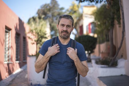 Ο archaeostoryteller Θεόδωρος Παπακώστας είναι η ποπ εκδοχή της αρχαιογνωσίας