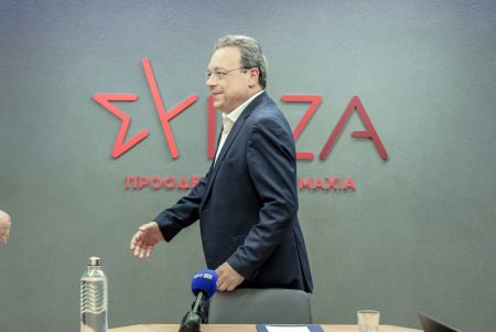 ΣΥΡΙΖΑ: Πίσω από το «φλερτ» με το ΠαΣοΚ για ΟΠΕΚΕΠΕ και τους αριθμούς στην ΚΕ