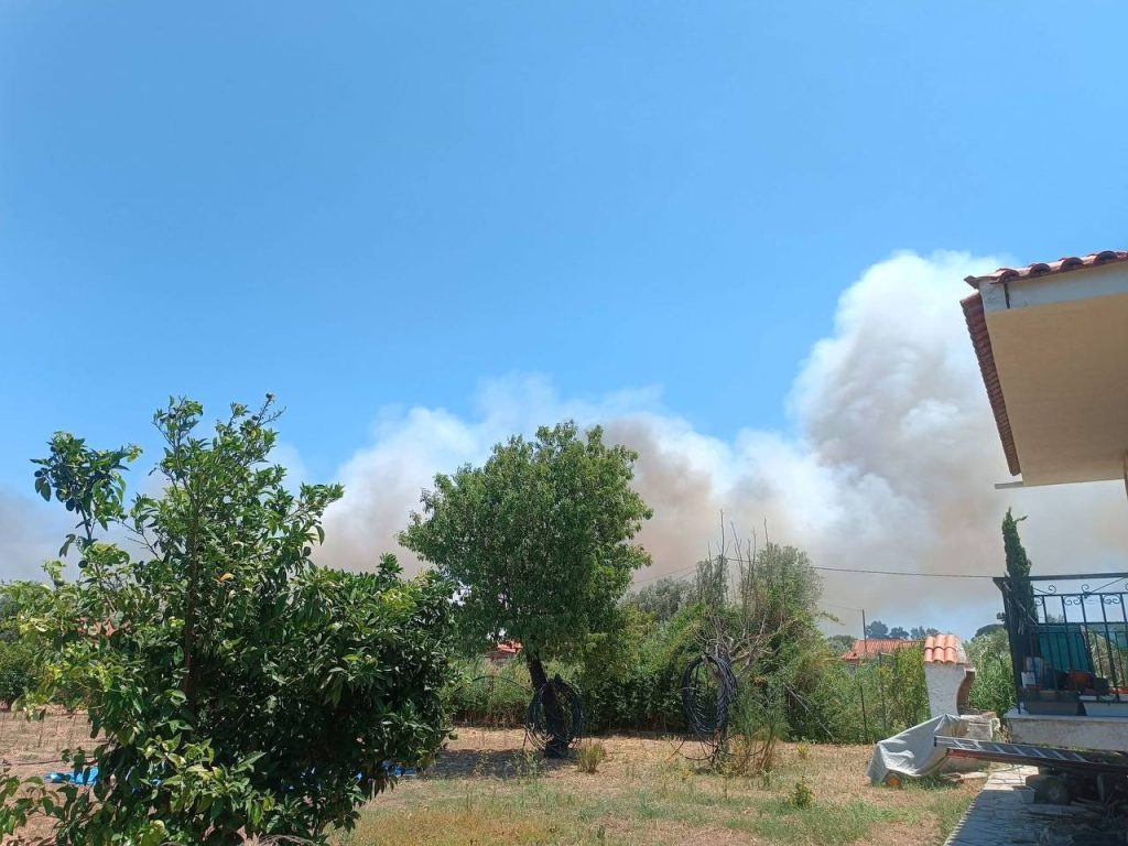 Φωτιά τώρα στον Μαραθώνα – Ήχησε το 112 – Διακοπή κυκλοφορίας